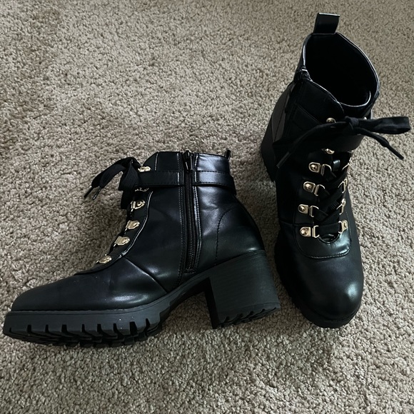 Comfortable Healed Boots - Picture 2 of 3